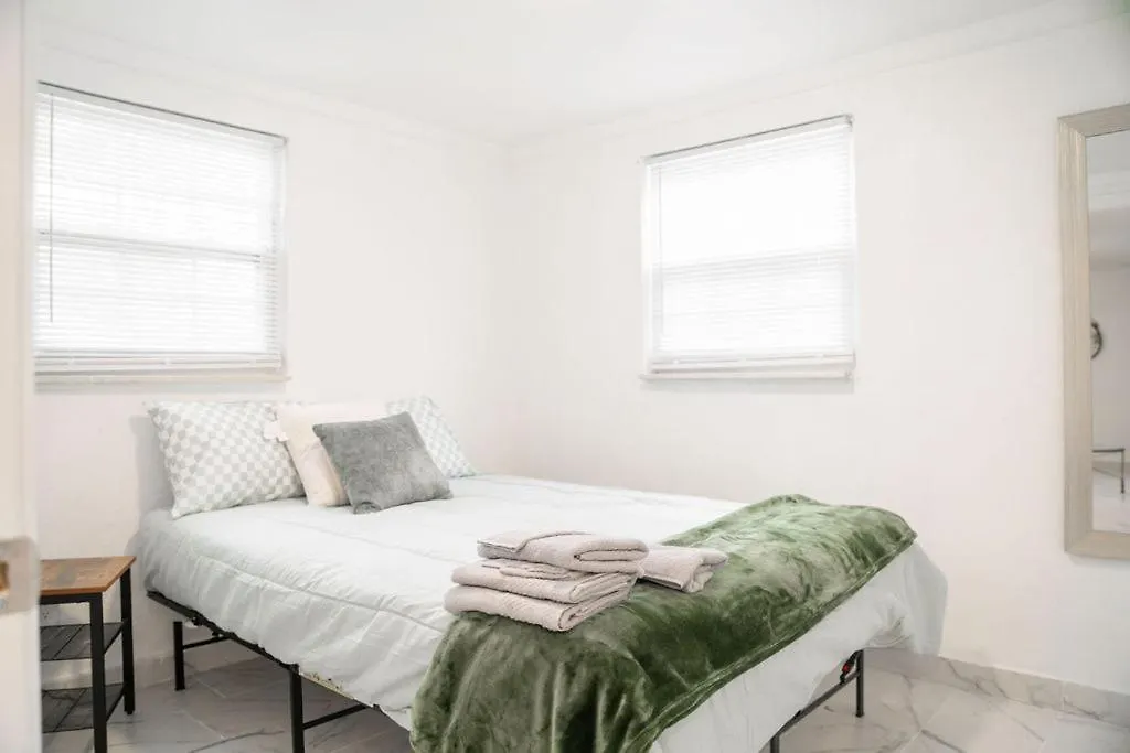 טאמפה Cozy 2 Bed Room Apartment By University Mall